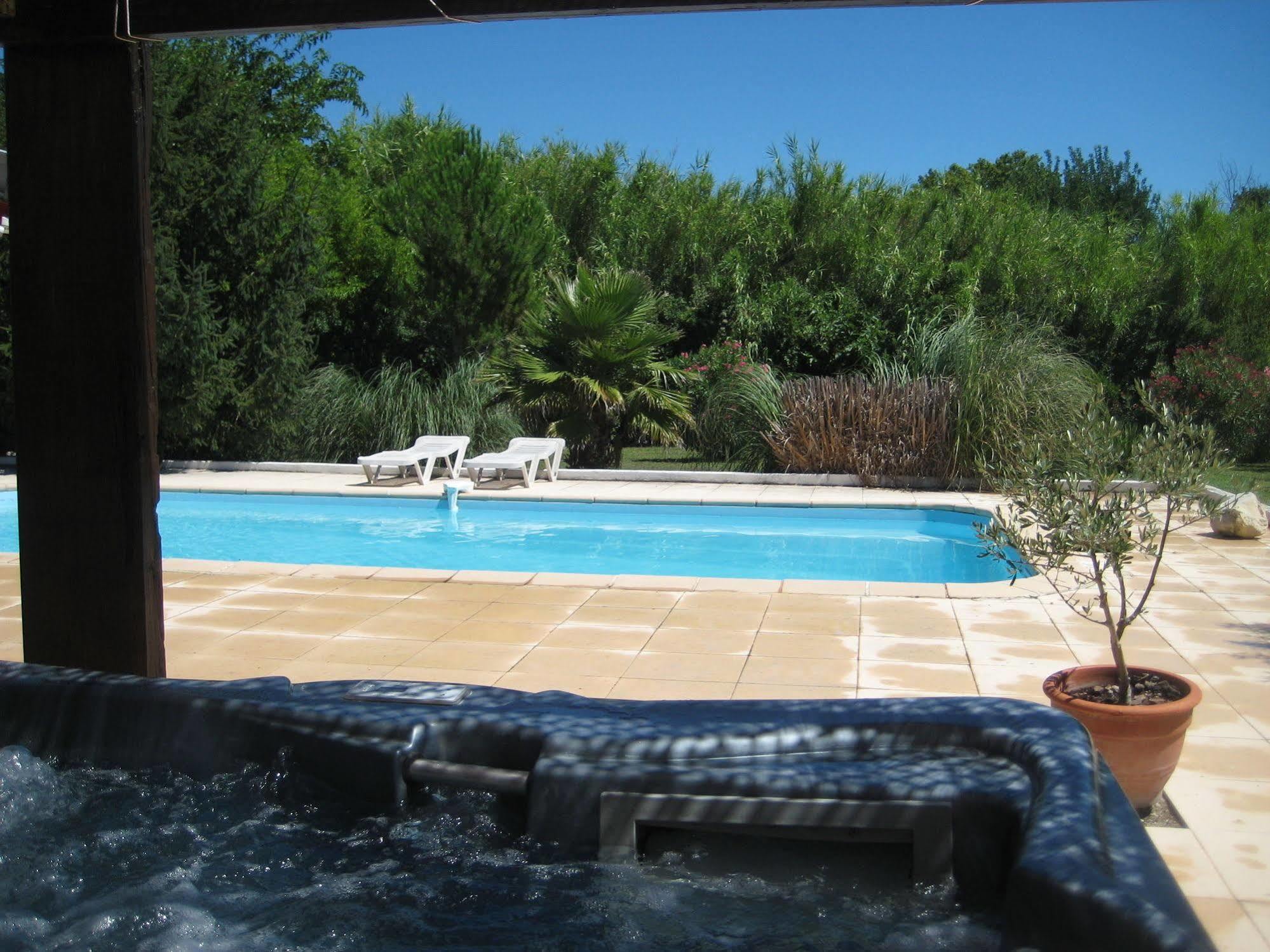 ארל Appart'Hotel Et Chambres Essentiel Spa מראה חיצוני תמונה